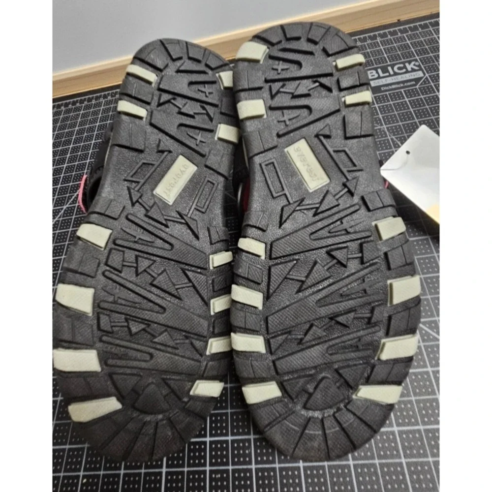 EVEREST Youth big kid Sz 3 textile upper sandals‎ red black cushioned